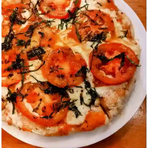 Pizza Caprese - 30Cm 4 Porciones