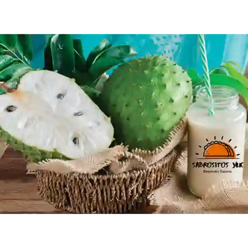 Jugo de guanábana en leche
