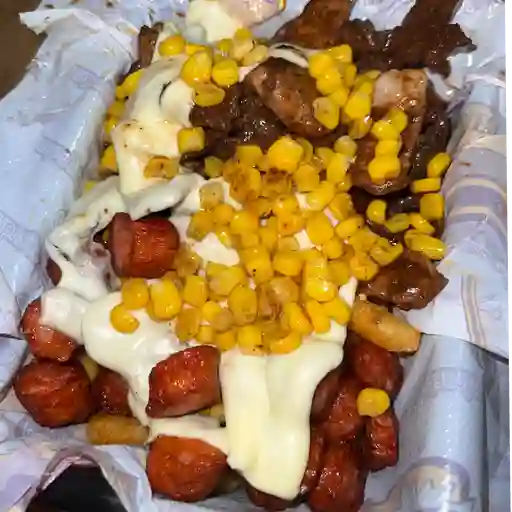 Salchipapa mixta agrandada