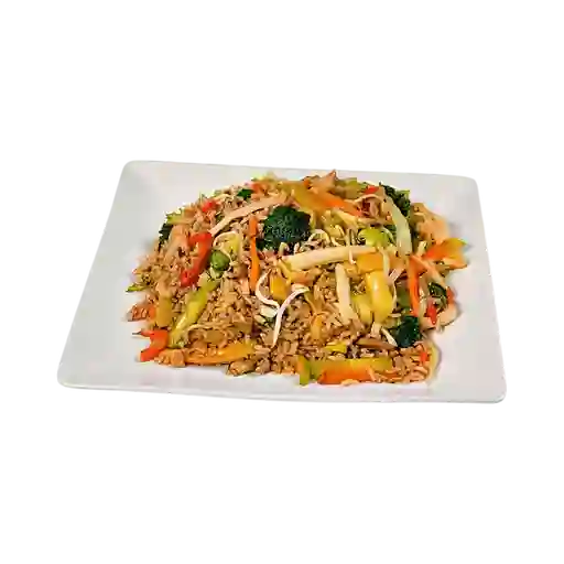 Chow Fan con Pollo y Papas