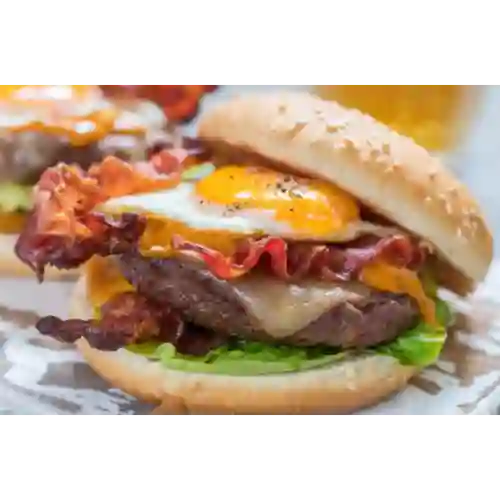 Hamburguesa a la Colombiana+papas+gaseos