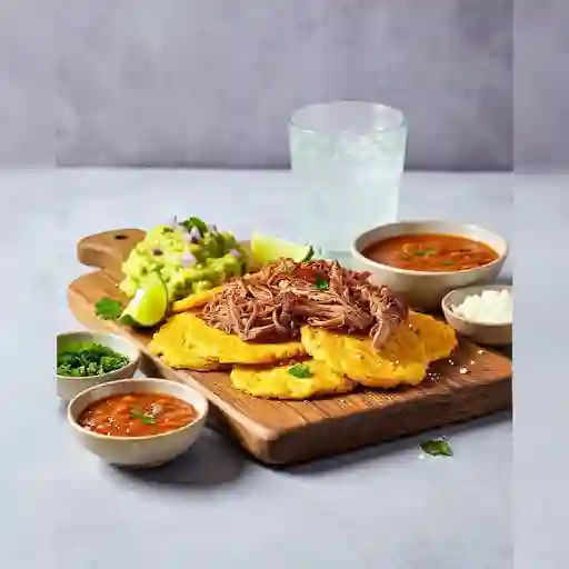 Patacones con carne desmechada