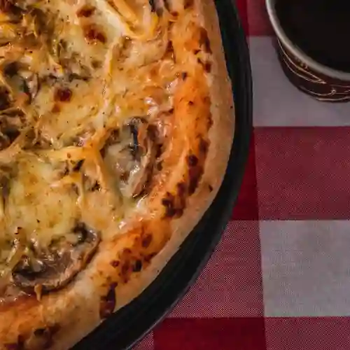 Porcion de Pizza Pollo Champiñones