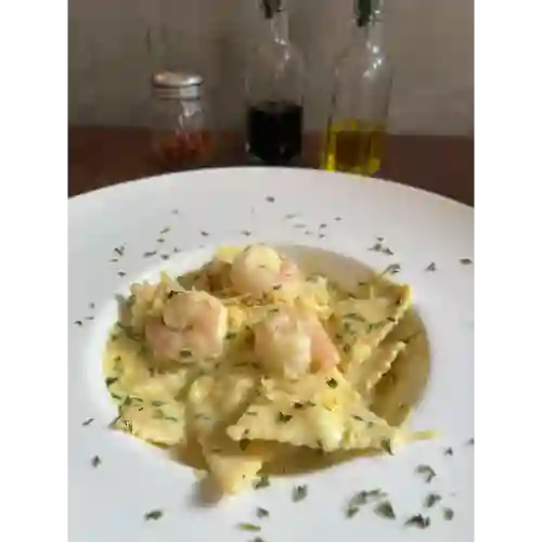 Pasta con Salsa Gruyere y Camarones