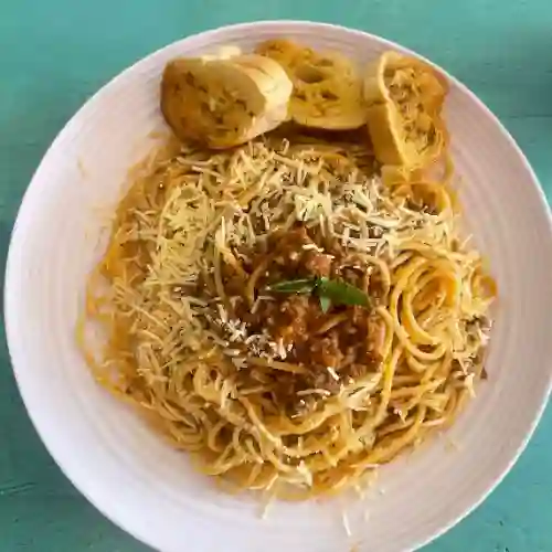 Pasta Bologñesa+bebida