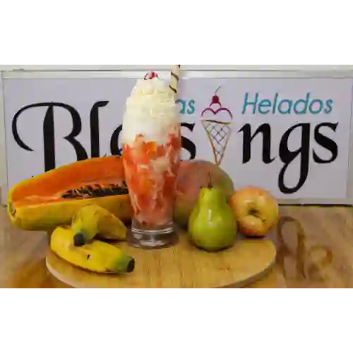 Salpicón con Helado Queso y Chantilly