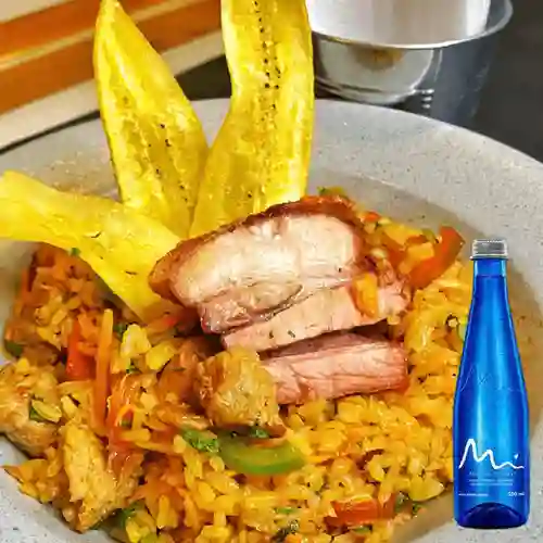 Combo Arroz de Cerdo + Manantial Sin Gas 500 ml