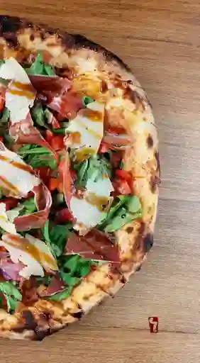 Pizza Jamon Cerrano y Rugula