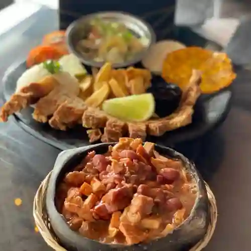 2 Cazuelas Rancheras+chicharron+bebida
