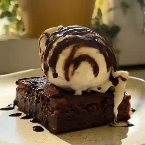 Brownie con Helado de Vainilla