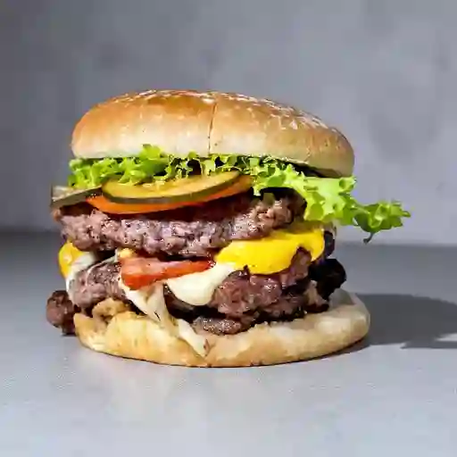 Latina Burger Triple