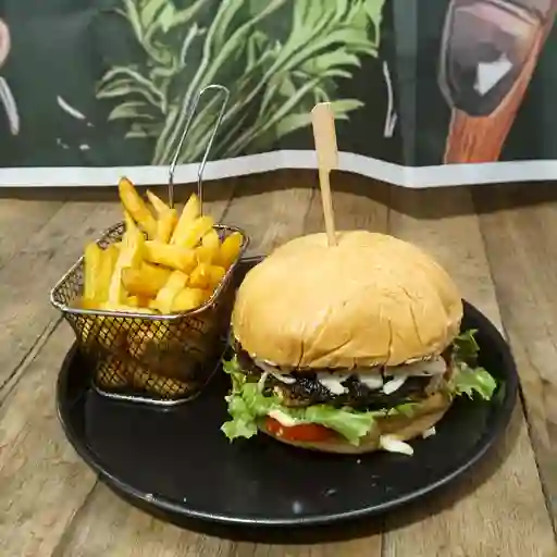 Hamburguesa de carne + papas + gaseosa