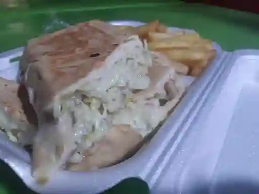 Sándwich Pollo y Papas