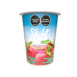 Colanta Yogurt Slight Descremado sin Dulce con Sabor a Fresa