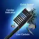 Cepillo de Dientes Suave Oral-B Indicator Black Charcoal con cerdas de Carbón Activado Purifica Delicadamente Cerdas Indicadoras de Recambio 2 Unidades