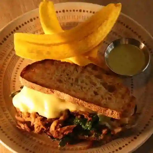 Sandwich de costilla desmechada