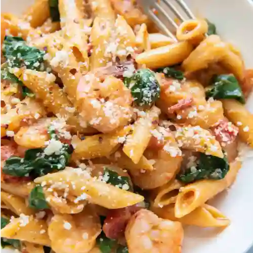 Pasta con Camarones y Bebida