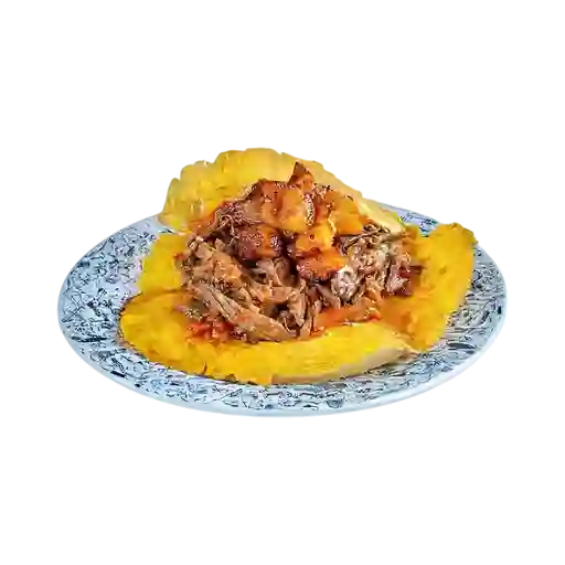 Patacón con Carne Desmechada