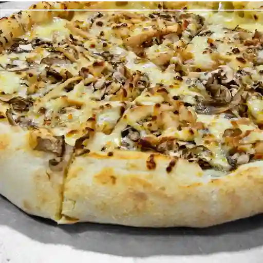 Pizza grande pollo y champiñones