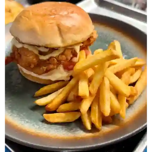 Hamburguesa de Pollo Crispy + Papas