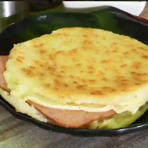Arepa con Jamón y Queso