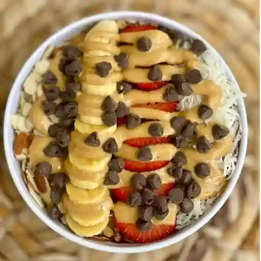 Mini bowl de acai con fresa y banano