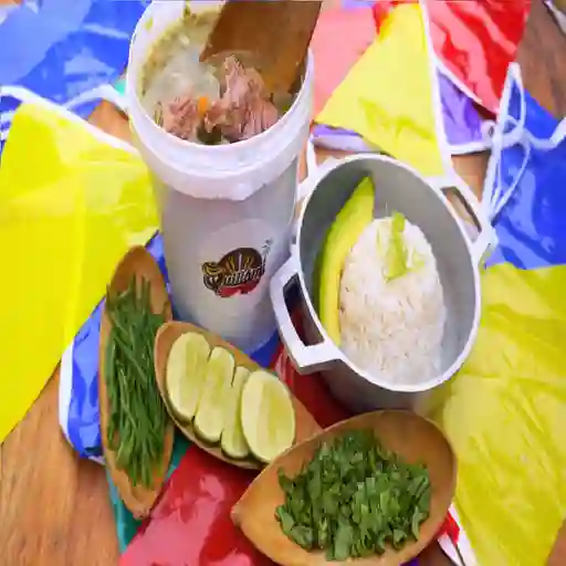 Sancocho Pollo y Costilla