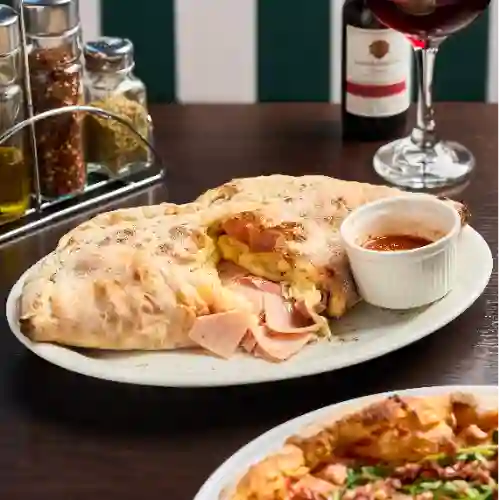 Calzone Jamón y Queso