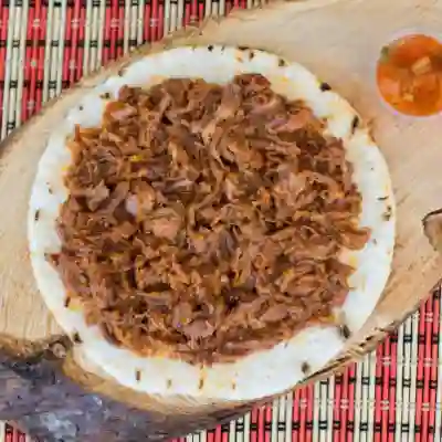 Arepa de carne desmechada
