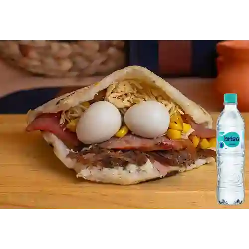 Combo Arepita Pollo Tocineta + Brisa Sin Gas 600ML