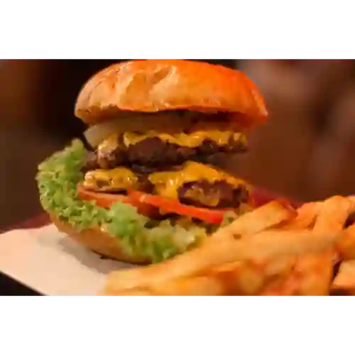 Pedazo Burger Doble + Papas