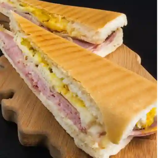 Sándwich de jamón (mediano)