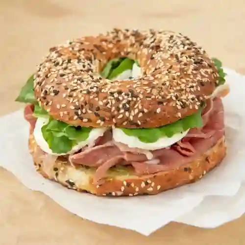 Sándwich Bagel de Carpaccio