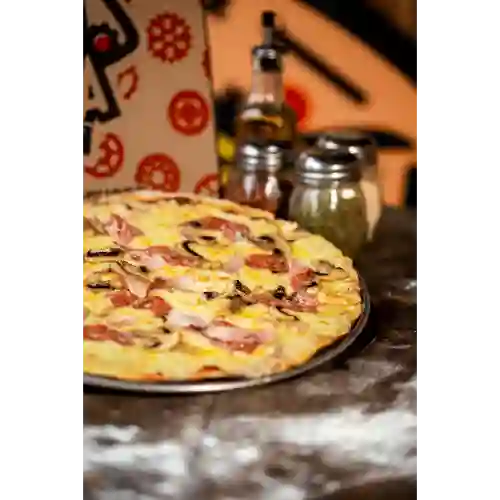 Pizza Salami Champiñones Tocineta 30Cms