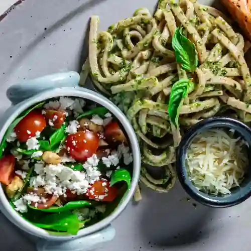 Pasta Almendra Pesto con Pollo