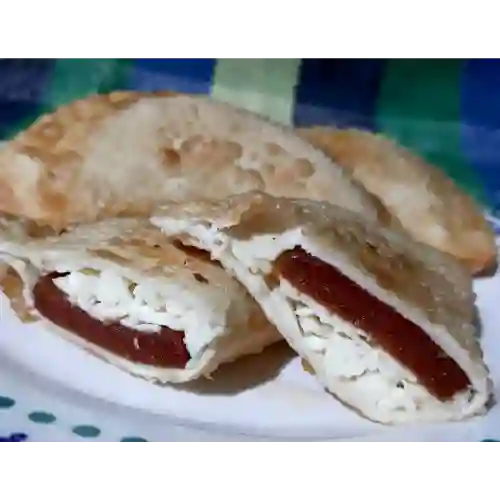 Empanada de Queso y Bocadillo