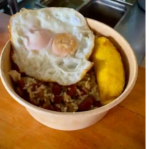 Calentao de frijol en cacerola