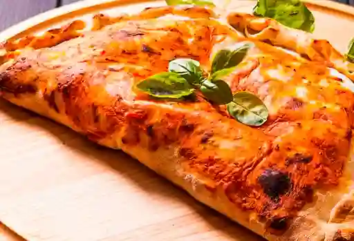 Calzone Pollo y Pesto + Bebida