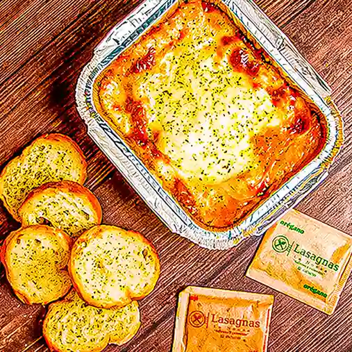 Lasagna Pollo con Champiñones y Bebida