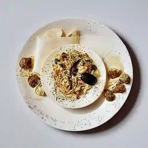 Linguini Mar & Tierra