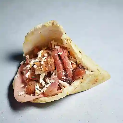 Arepa Chicharrón Tocineta