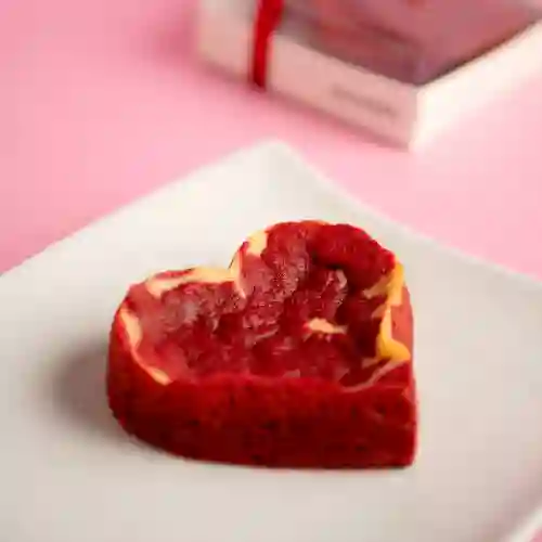 Galleta red velvet con salsa cheesecake