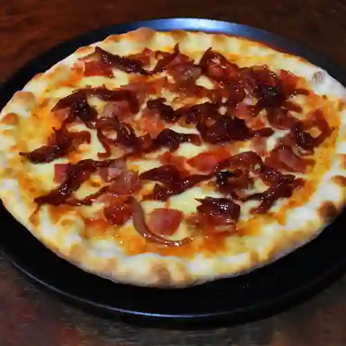 Pizza Cebolla Caramelizada y Tocineta