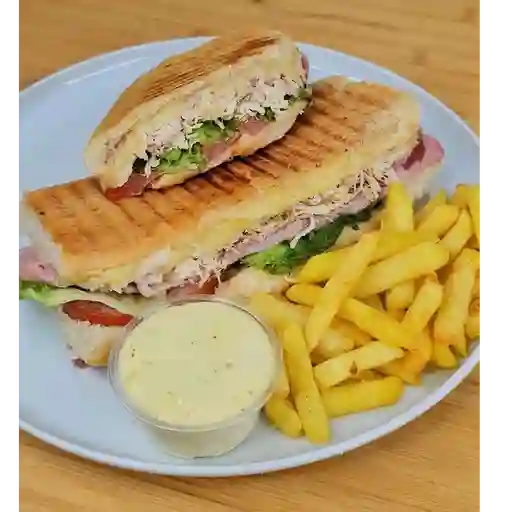 Sandwich pollo tocineta