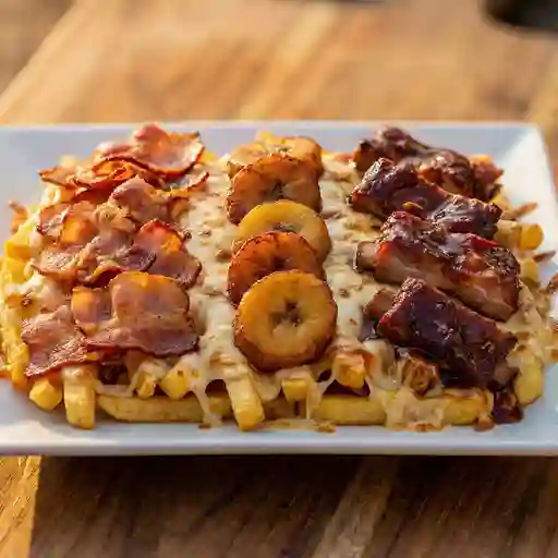 Salchipapa tres tesoros (personal)