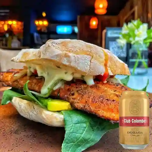 Combo Sándwich Trucha al Ajillo + Club Col. Dorada 330ml Lta