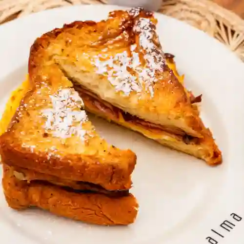 Sándwich de Tostada Francesa con Panceta