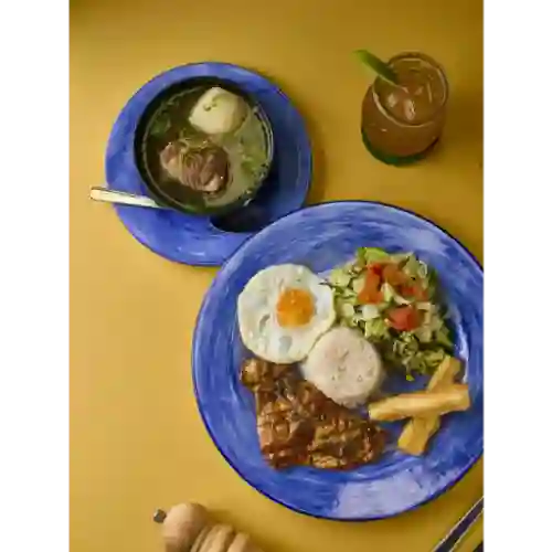 Menú Chicharrón + Agua Panela