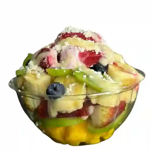 Ensalada de Frutas con Helado Artesanal