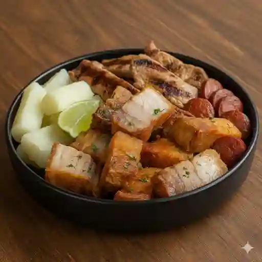 Tazón chicharrón-lomito-chorizo